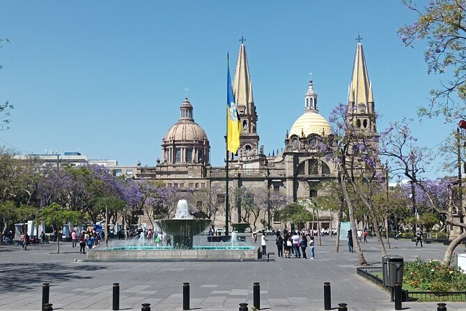 History and Murals: Walking Tour Guadalajara - Churches that show Guadalajara’s changing style
