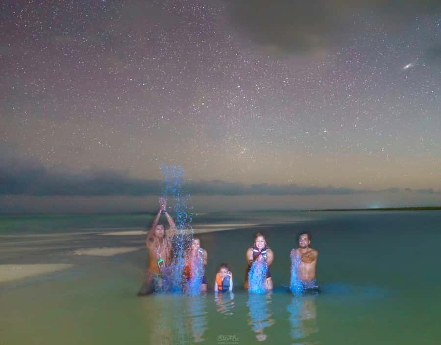 Holbox: Bioluminescence by Kayak and Stargazing. - Why Holbox bioluminescence is worth seeing at night