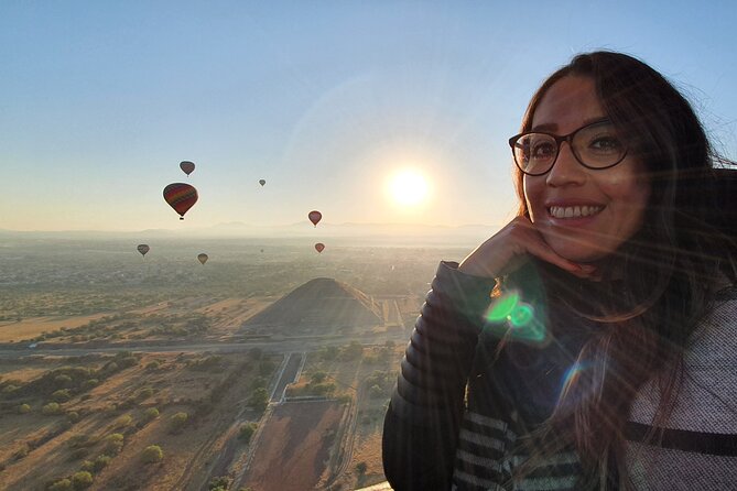 Hot air balloon from CDMX and Restaurant la Gruta (ORIGINAL) - One hour among the pyramids