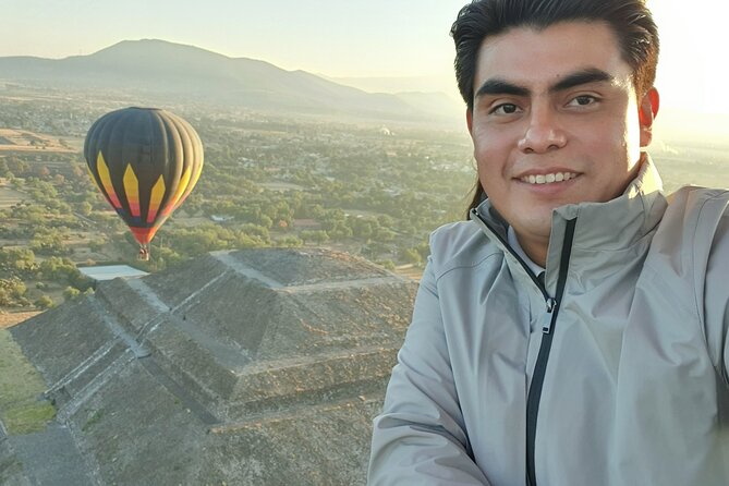 Hot air balloon from CDMX and Restaurant la Gruta (ORIGINAL) - Who will enjoy this Teotihuacan balloon tour