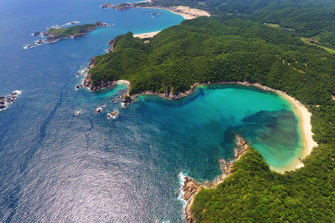 Huatulco Bahías Tour - Chachacual Bay and the first beach stop