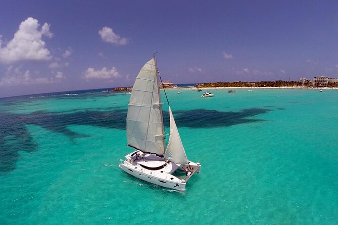 Isla Mujeres Catamaran, Open Bar & Optional Buffet and pick up - Sailing across the Caribbean from Cancun