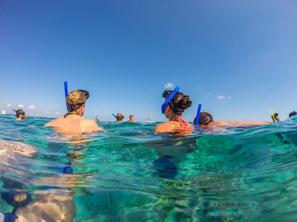 Isla Mujeres Catamaran, Open Bar & Optional Buffet and pick up - Marina Las Perlas: arrive ready for a busy start