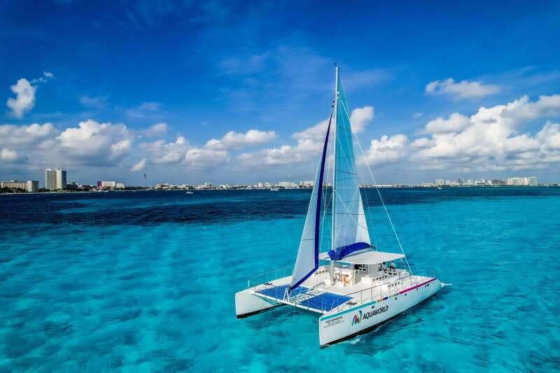 Isla Mujeres: Catamaran with Open Bar, Snorkeling and Lunch - The first 30 minutes on the catamaran