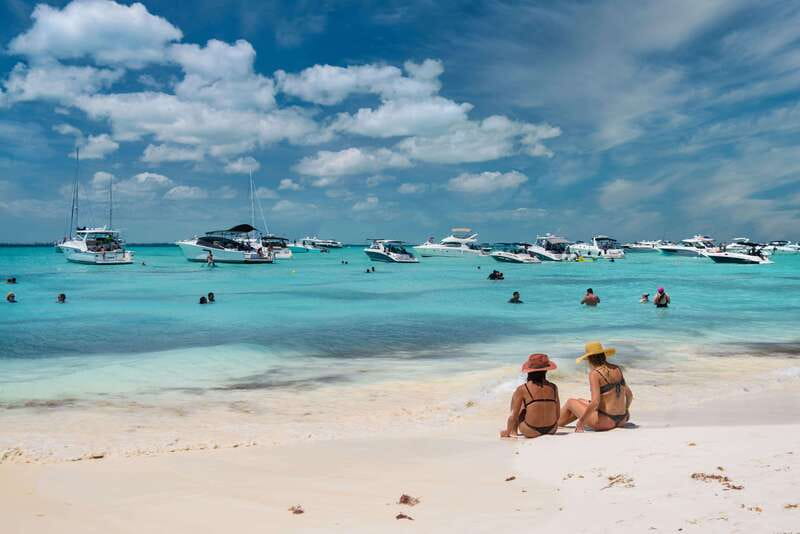 Isla Mujeres: Catamaran with Open Bar, Snorkeling and Lunch - The Caribbean water stop and short snorkeling session