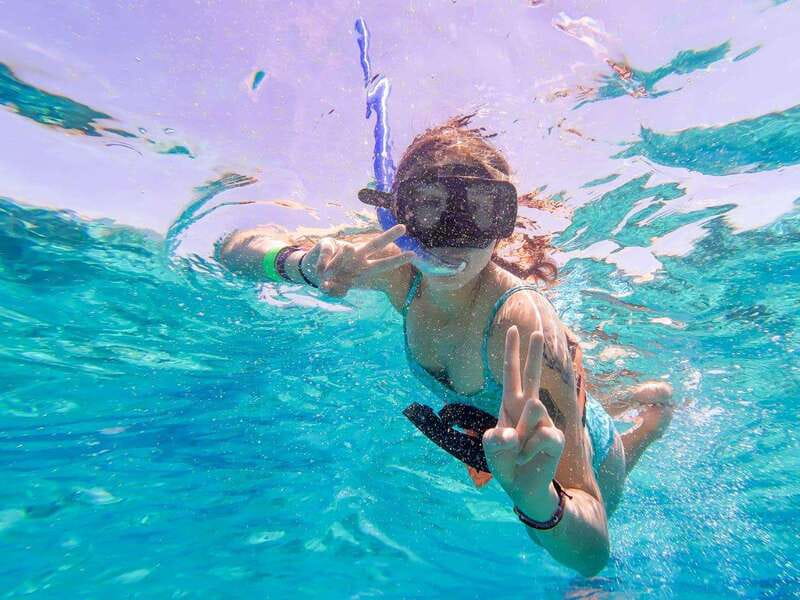 Isla Mujeres: Catamaran with Open Bar, Snorkeling and Lunch - Guide service, safety, and group atmosphere
