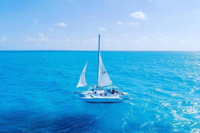 Isla Mujeres Premium Tour in Private Catamaran with Lunch - From Playa Tortugas to open water