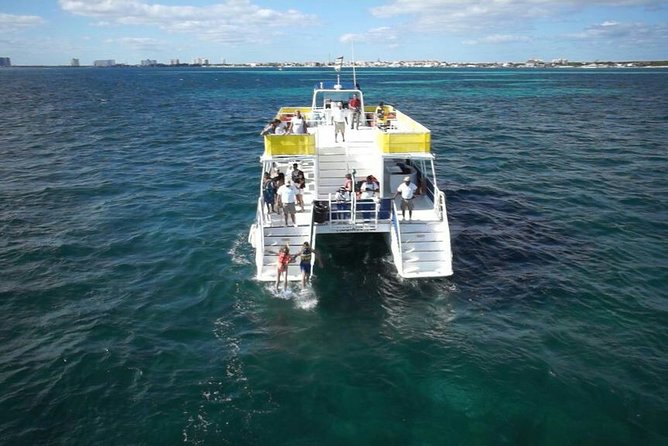 Isla Mujeres Unlimited! Fun & Party with transportation - Lunch at the beach club