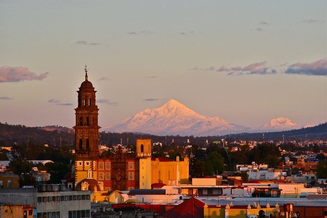 Iztaccihuatl Volcano Hike with an Alpinist - The Views of Popocatepetl and the Valle de México