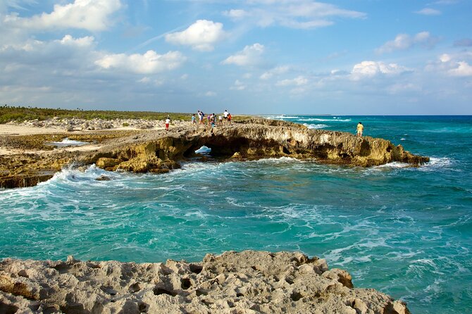 Jade Caverns Private Jeep Tour with Lunch and Snorkeling - Guides, driving, and the private-tour advantage