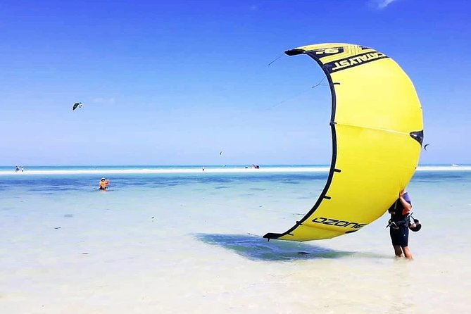 Kitesurfing lessons in Isla Holbox - Equipment, safety, and the learning curve