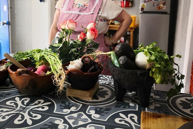 Learn to Cook Mexican Salsas - English instruction and different hosts