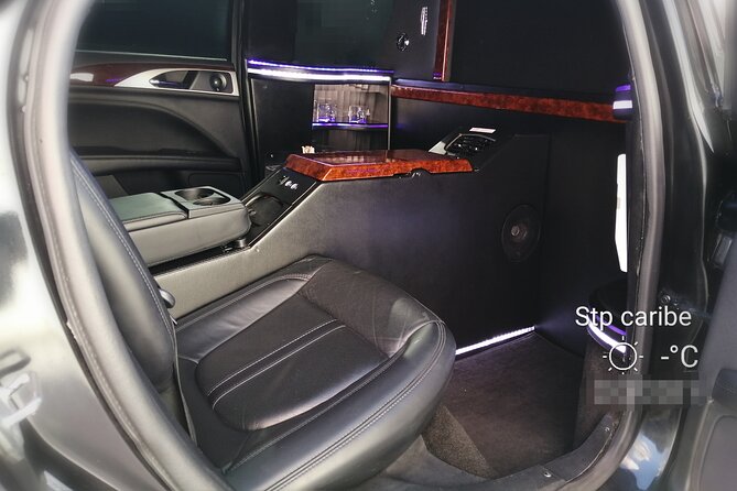 Lincoln Strecth Limousine with Wi Fi on board - Drinks, snacks, and the details that matter