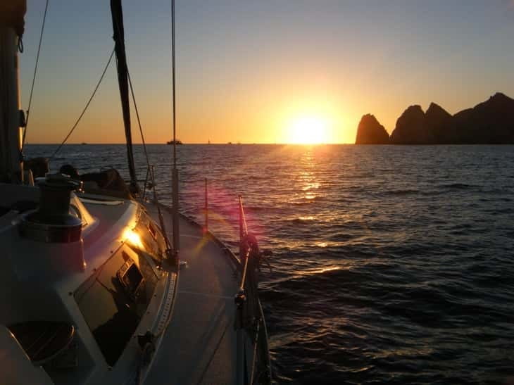 Los Cabos: Shared Sunset Sailing Cruise - From F Dock 2 to the Cabo Arch