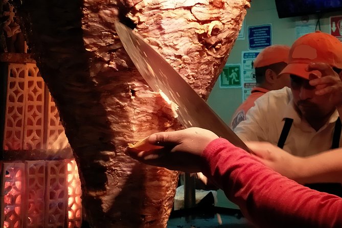 Lucha Libre wrestling show, tacos and beer with artist - How the guides shape the night