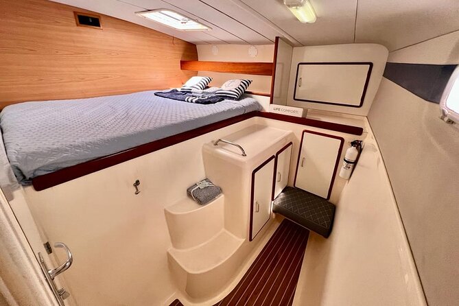 Luxury Sailing catamaran charter in Cabo San Lucas all inclusive - Crew service is a major part of the experience
