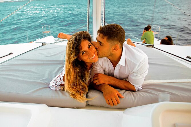 Luxury Sunset Sailing Cruise in Cancun with Light Dinner and Open Bar - Sunset Views, Direction, and Timing