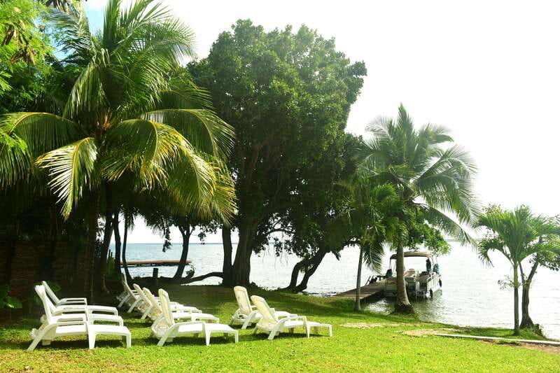 Mahahual: Chacchoben Mayan Ruins and Seven Color Lagoon Trip - The people who make the day work