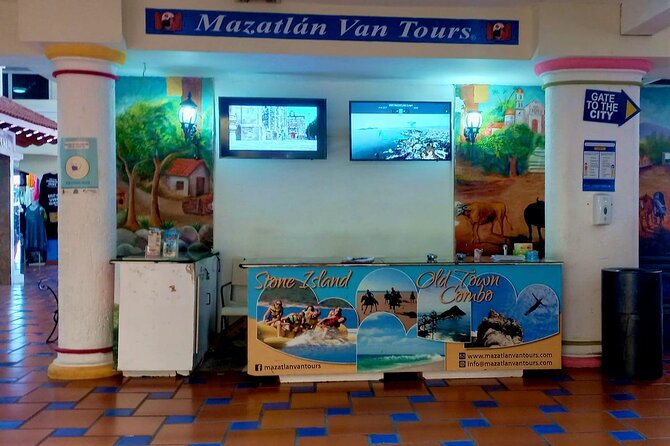 Mazatlan Smart Bike Tour - The Malecon, ocean air, and Mazatlan letters