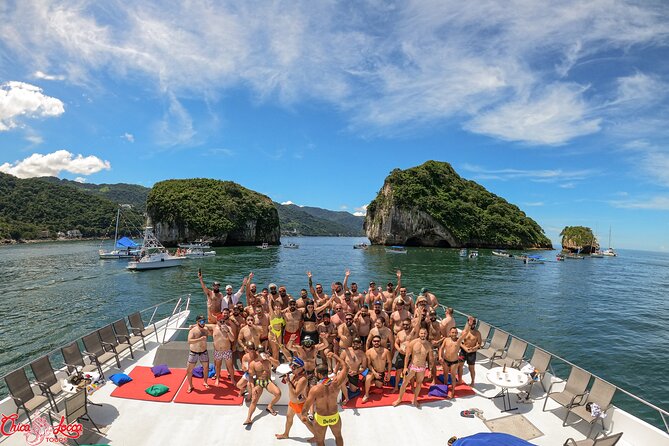 Mega Yacht Limousine of the Sea 1: Puerto Vallarta - Playa Chica Locca gives the day a second setting