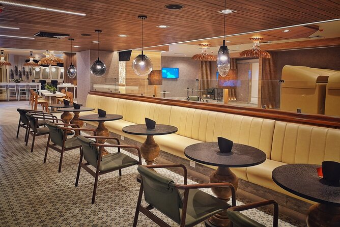 Mera VIP Lounge at Cancun International Airport - Seating, noise, and the crowded-lounge problem