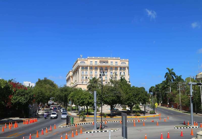 Mérida: Panoramic Sightseeing Tour Bus Ticket with 2 Routes - Barrios Circuit: neighborhoods beyond Plaza Grande
