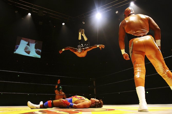 Mexican Wrestling: Experience Lucha Libre in Mexico City - Outside the arena: masks, snacks, and pre-show energy