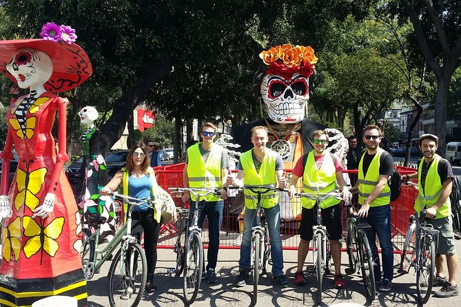 Mexico bike tour - Chapultepec gives the ride room to breathe