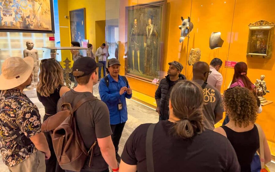 Mexico City: Chapultepec Castle and Anthropology Museum Tour - Walking uphill to Chapultepec Castle