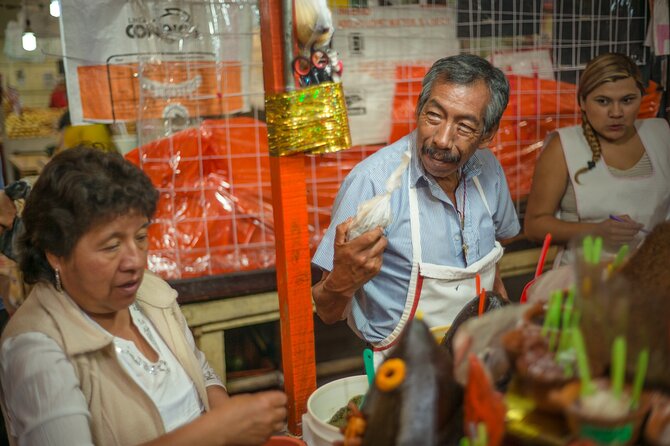 Mexico City deep tour through La Merced and iconic markets - Four hours on foot, with a route that requires attention