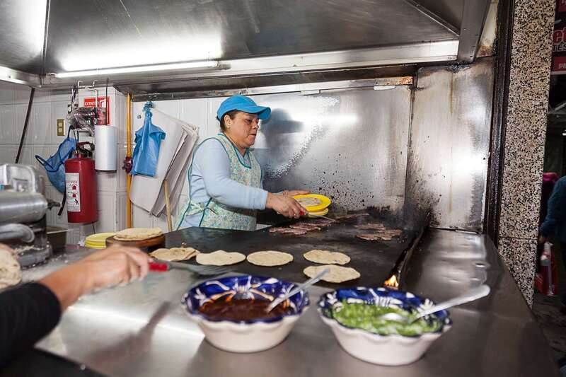 Mexico City: Tacos & Mezcal Night Food Tour - The minivan is more important than it sounds