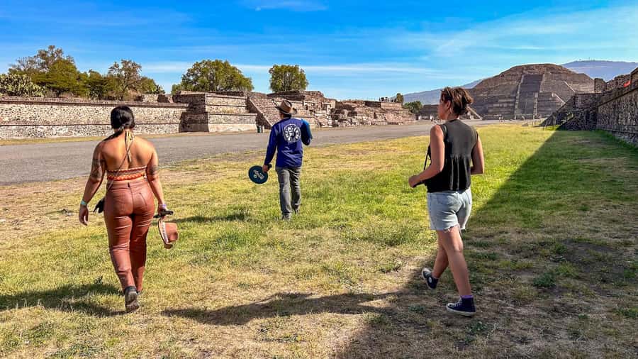 Mexico City: Teotihuacan Early or Afternoon Access Tour - A closer look at the guided experience