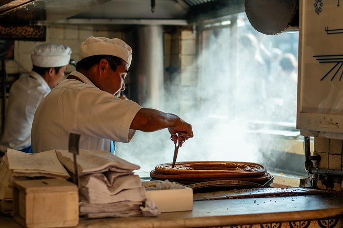 Mexico Private Food Tour With Locals Including 10 Tastings - What the strongest guides add