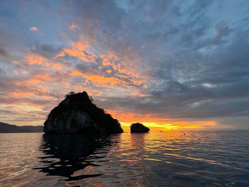 Mismaloya: Los Arcos Bioluminescent Waters Kayak & Cave Tour - The beach-club finish with hot chocolate