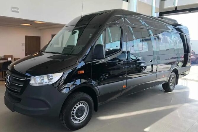 One way Private Transfer Cancun - Cancun International Airport - Finding the driver at Cancun International Airport