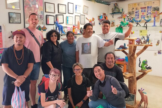 Paint your Alebrije with the Jimenez family. - Choosing your wooden animal