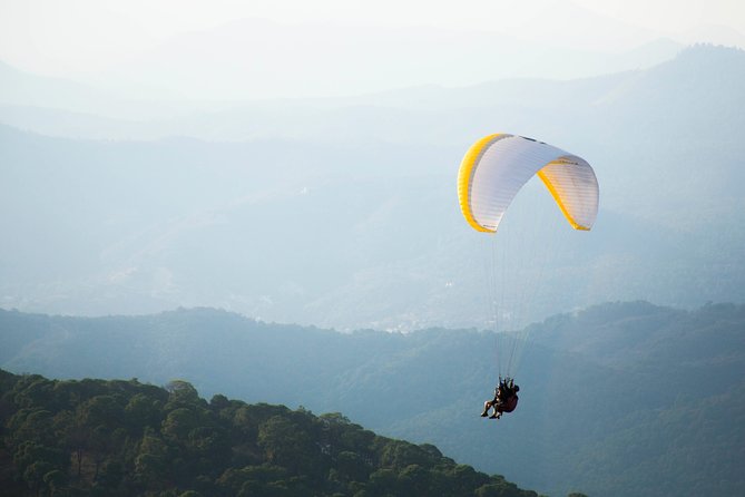 Paragliding in Valle de Bravo - Monte Alto gives you the best view before takeoff