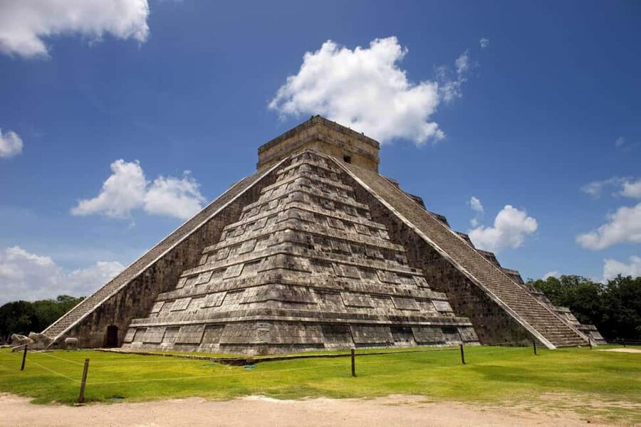 Playa del Carmen: Chichen Itza Early Tour with Expert Guide - The food stop and the extra-cost warnings