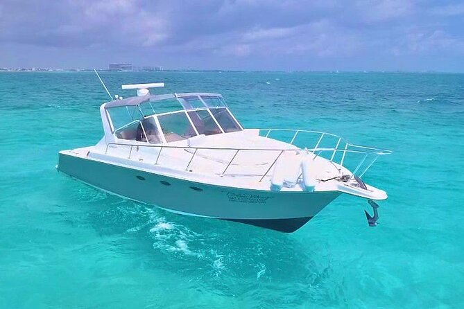 Private Cancun Yacht Tour 42ft up to 8 pax - How the crew affects the day