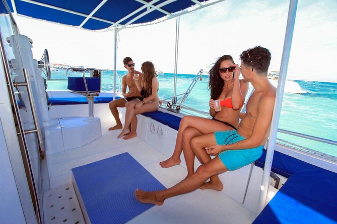 Private Catamaran from Cancun to Isla Mujeres | For up to 25 ppl - The open bar and the rhythm on board