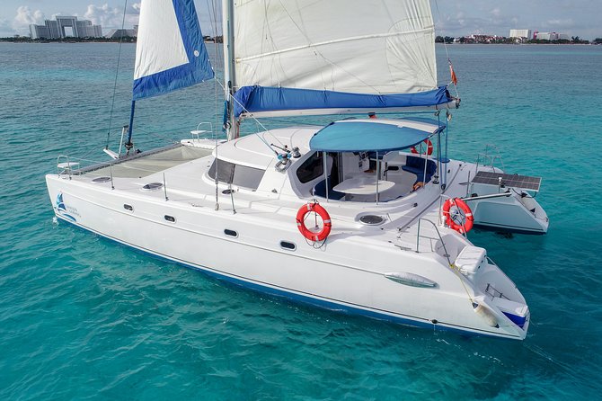 Private Catamaran from Cancun to Isla Mujeres | For up to 30 pp - Practical costs and booking details