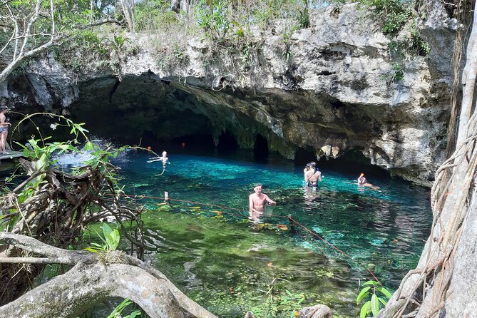 Private Cenotes tour - Lunch, drinks, and the local taco stop