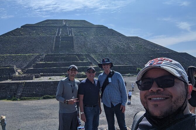 Private full tour to Teotihuacan and Basilica at your own pace - Choosing lunch without losing the afternoon