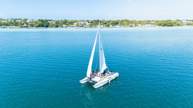 Private Hobie Cat Sailing Tour - The Pirates Channel and the more adventurous stretch
