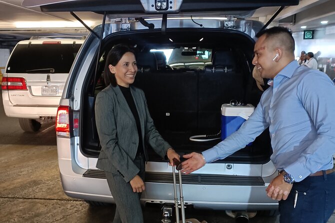 Private pick up Mexico City Airport Transfer to Hotels in Mexico City - What the first hour looks like