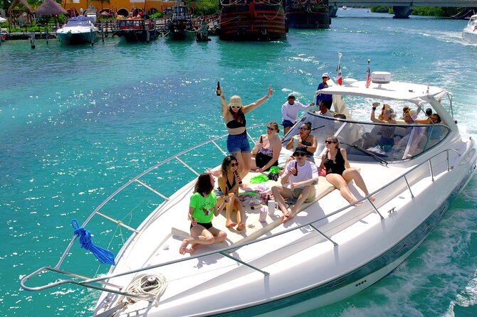 Private Premium Yacht 46FT Rental in Cancún - Four hours: the practical half-day choice