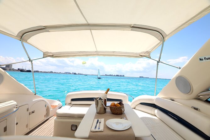 Private Premium Yacht 46FT Rental in Cancún - The crew is a major part of the value