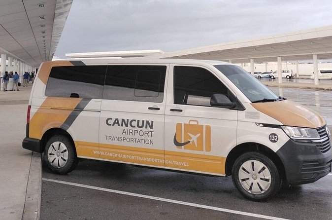 Private Roundtrip Transportation from CUN to Boulevard Kukulcan - What the drivers add to a basic transfer