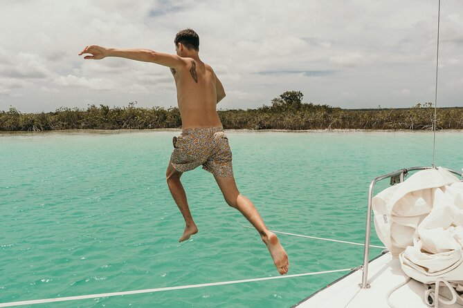 Private sailing tour of Bacalar Lagoon - Bird Island and the final swim