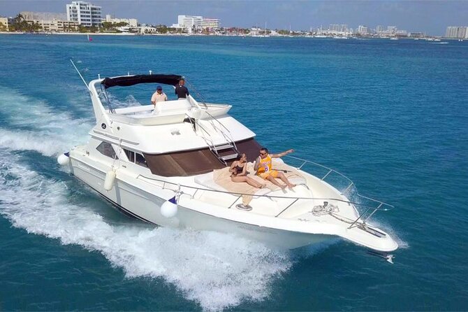 Private SeaRay 47ft Yacht Rental Cancun 23P6 - How the private format changes the value